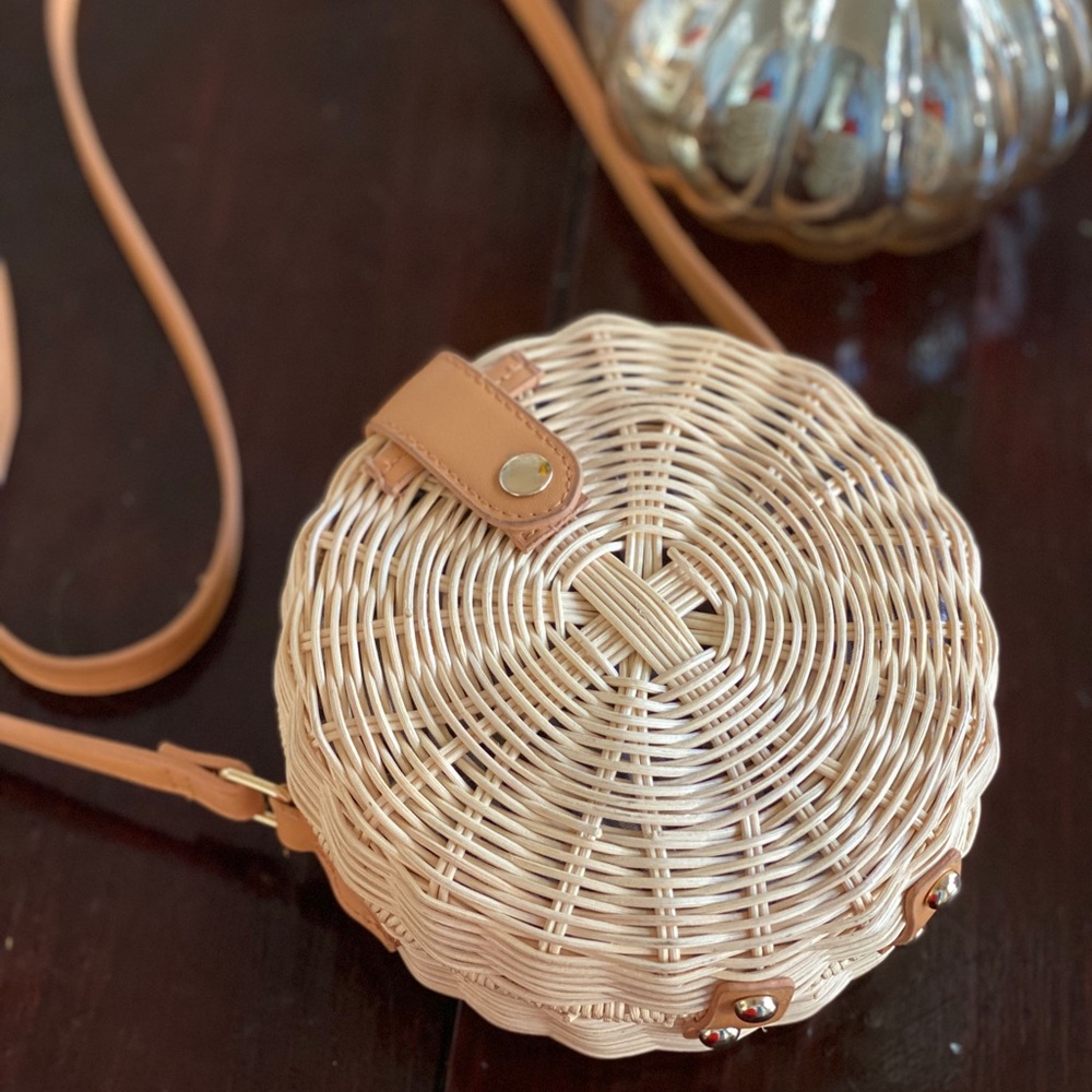 Adorable Basket Crossbody